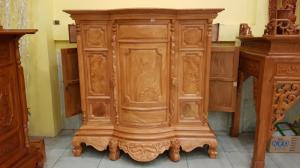 Tủ thờ trơn bụng phệ làm sang trọng không gian phòng thờ