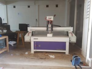 Máy CNC 1325 cắt quảng cáo giá rẻ sập sàn tại tp Hồ Chí Minh