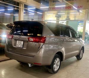 Bán Toyata Innova 2.0E sx 2018 màu nâu