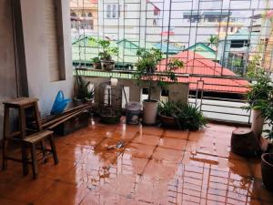 Bán nhà Phố Dịch Vọng Cầu Giấy, Đường xe máy tránh, Kinh doanh nhỏ lẻ sầm uất.