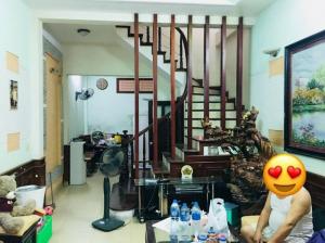 Bán nhà Phố Dịch Vọng Cầu Giấy, Đường xe máy tránh, Kinh doanh nhỏ lẻ sầm uất.