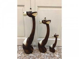 Thiết kế ngộ nghĩnh phù hợp làm quà tặng hay trang trí góc nhà, góc học tập làm việc, bộ ba hươu cao cổ