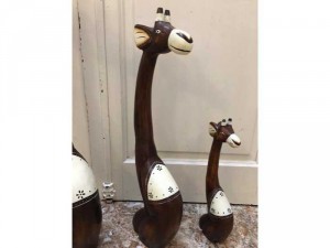 Thiết kế ngộ nghĩnh phù hợp làm quà tặng hay trang trí góc nhà, góc học tập làm việc, bộ ba hươu cao cổ