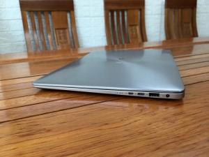 Asus UX330u Core i5 7200u Ram 8 Full HD Nặng 1.2Kg