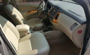 Bán Innova 2011 GSR số sàn màu bạc xe rất đẹp