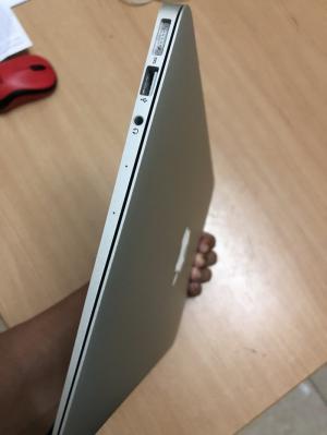 Macbook Air - 2014 - 11inch- i5- Sạc 260 lần