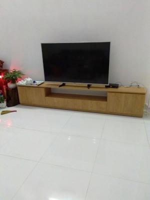 Tủ kệ tivi gỗ xoan đào giá rẻ