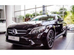 Mercedes C200 - 2019 phiên bản có tiếng việt