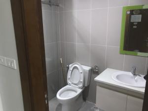 Goldmark City bán căn hộ R3, full nội thất, chính chủ, ban công Đông Nam