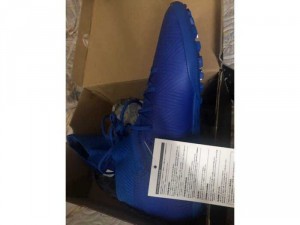 Cần bán giày đá banh Adidas Nemeziz Tango 18.3 tf new 100% giá 1,4tr