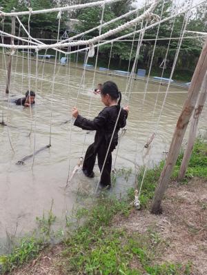 em tập đi dây
