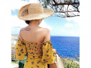 Đầm suông trễ vai nhúng in hoạ tiết