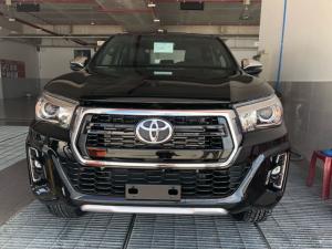 Hilux 2.8G AT (4x4) số tự động màu đen giao ngay