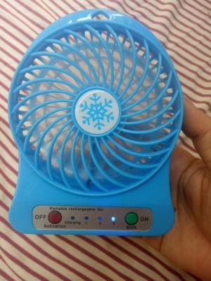Quạt sạc mini để bàn PORTABLE FAN