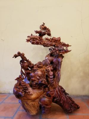 Di lặc thông thái dưới gốc đào gỗ hương Việt Nam