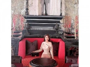 Đầm boddy lệch vai phối ngọc sang chảnh