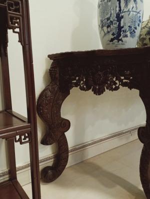 Bàn kê đồ bán nguyệt hoa lá tây