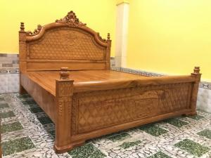 Giường Ngủ Nữ Hoàng Sang Trọng, Gỗ Gõ Đỏ