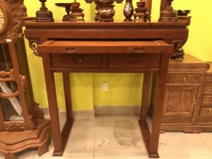 Bàn thờ nhà chung cư mẫu đẹp giá hợp lí