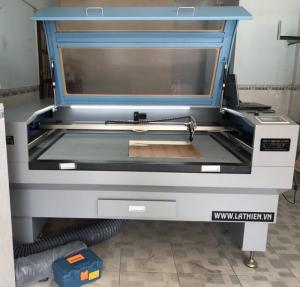 máy laser 1 đầu cắt khắc cho ngành quảng cáo