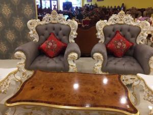 Bộ Sofa Victoria Sơn Trắng Dát Vàng Sang Trọng Quý Tộc