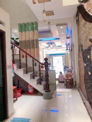 Bán nhà MTKD đường Nguyễn Ngọc Nhựt,DT:4x21.Giá 9.6 tỷ . 3 tấm .nhà đẹp còn bớt