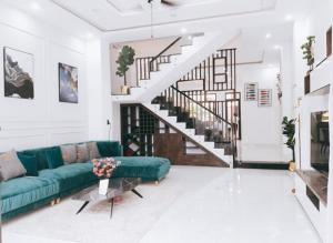Bán nhà 3 tầng mới xây, TẶNG toàn bộ nội thất ngoại nhập MỚI 100%