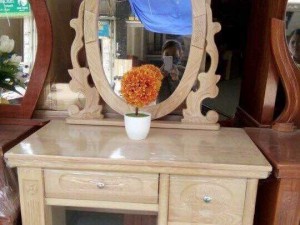 Bàn phấn trang điểm