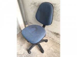 Ghế xoay văn phòng màu xanh