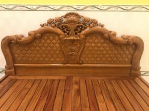 Giường ngủ hoa lá tây cổ điển sang trọng