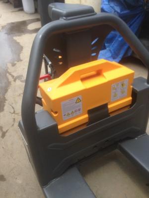 XE NÂNG ĐIỆN THẤP ĐI BỘ LÁI CBD15W-Li