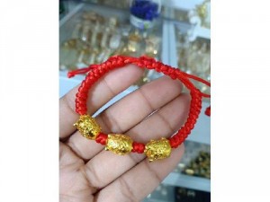 VÒNG TAY CHỈ ĐỎ 3 CON HEO VÀNG