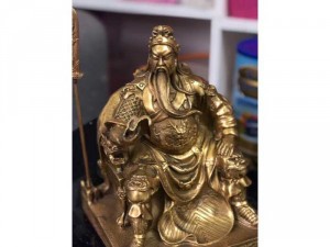 Quan Công. Đọc sách. cao 25cm.