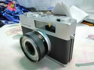 Máy phim Konica ee matic