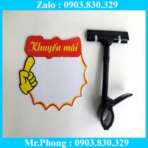 Kẹp nhưa trưng bày đòi hỏi phải có tính thẩm mỹ cao, phù hợp cho các chương trình quảng cáo, cho các event của công ty, nội dung quảng bá thay đổi nhiều, kẹp tưng bày hay còn gọi cách khác là bảng giá siêu thị và các mẫu tương tự đáp ứng được yêu cầu cho chương trình khuyến mãi. Tùy thuộc sản phẩm in ấn, chất liệu, kích thước, chúng tôi sẽ gửi tới Quý khách các tư vấn khác nhau cho từng sản phẩm quảng cáo sao cho phù hợp nhất.