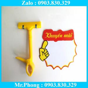 Kẹp nhưa trưng bày đòi hỏi phải có tính thẩm mỹ cao, phù hợp cho các chương trình quảng cáo, cho các event của công ty, nội dung quảng bá thay đổi nhiều, kẹp tưng bày hay còn gọi cách khác là bảng giá siêu thị và các mẫu tương tự đáp ứng được yêu cầu cho chương trình khuyến mãi. Tùy thuộc sản phẩm in ấn, chất liệu, kích thước, chúng tôi sẽ gửi tới Quý khách các tư vấn khác nhau cho từng sản phẩm quảng cáo sao cho phù hợp nhất.
