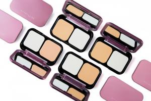 Phấn Trang Điểm Siêu Mịn 5 Trong 1 Maybelline Clearsmooth All In One Two Way Cake - Màu 03 Natural 9g