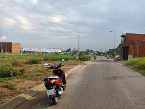 đất nền ngã 7