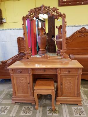 Bàn trang điểm cổ điển chạm hoa hồng , mang sự quyến rủ lạ kỳ