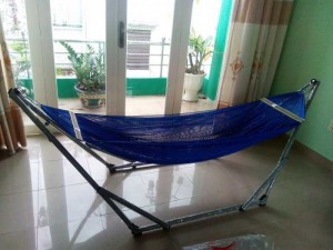 Cửa hàng bán khung võng, Chiếu tre, Ra giường