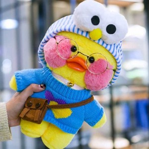 Ý nghĩa tặng vịt bông Mimi – Lalafanfan
Gấu bông nói chung là một trong những món quà nằm đầu tiên trong danh sách tặng quà cho bạn gái. Con gái thường không thể cưỡng lại những điều đáng yêu và gấu bông chính là một trong những điều khiến bạn gái của bạn khó có thể kìm lòng “yêu thương”.
Món quà thể hiện tình yêu với người ấy