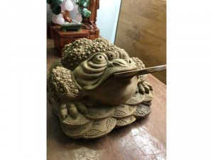 cóc gỗ ngọc am thơm thơm 32cmx34cm công dụng giữ tiền có 7500k