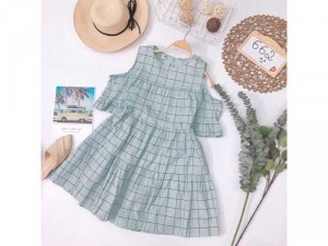 Đầm kẻ hở vai