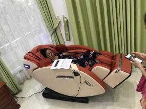 ghế massage giao tại nhà khách hàng