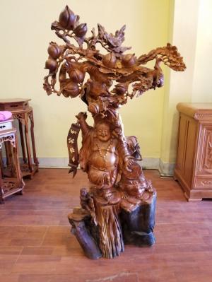 Di lặc gánh cành đào gỗ hương