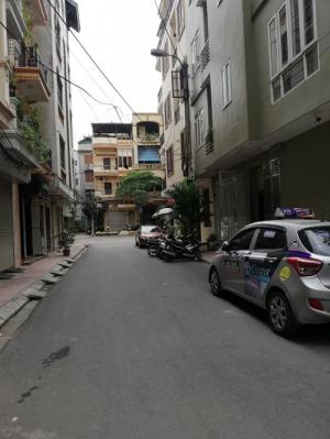 Bán nhà Phố Phương Liệt, Kinh doanh sầm uất , diện tích 35m * 6 tầng, một căn duy nhất