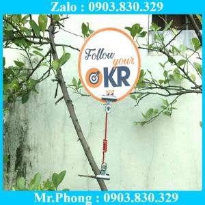 Kẹp nhưa trưng bày đòi hỏi phải có tính thẩm mỹ cao, phù hợp cho các chương trình quảng cáo, cho các event của công ty, nội dung quảng bá thay đổi nhiều, kẹp tưng bày hay còn gọi cách khác là bảng giá siêu thị và các mẫu tương tự đáp ứng được yêu cầu cho chương trình khuyến mãi. Tùy thuộc sản phẩm in ấn, chất liệu, kích thước, chúng tôi sẽ gửi tới Quý khách các tư vấn khác nhau cho từng sản phẩm quảng cáo sao cho phù hợp nhất.