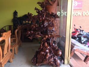 Di lặc ngồi gốc đào gỗ hương siêu Vip– DL514