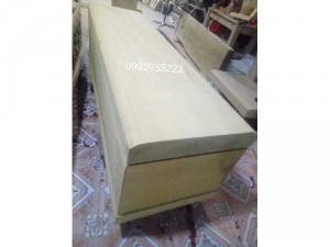 Quan tài gỗ vàng tâm.