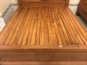 Giường ngủ hoa mai gỗ gõ đỏ 1,8m x 2m- GN15